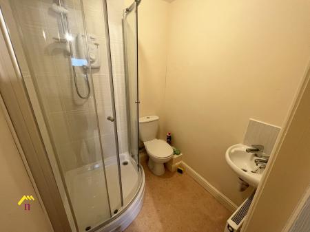 2 bedroom Flat to let in Rainbow Close, Thorne, DN8