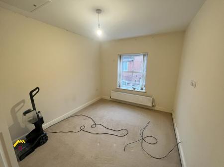 2 bedroom Flat to let in Rainbow Close, Thorne, DN8