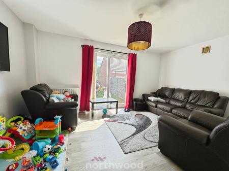 3 bedroom Semi-detached house to let in Church View Gardens, Moorends, Doncaster, DN8