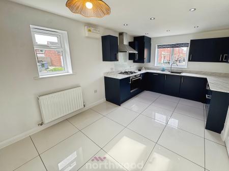 3 bedroom Semi-detached house to let in Church View Gardens, Moorends, Doncaster, DN8