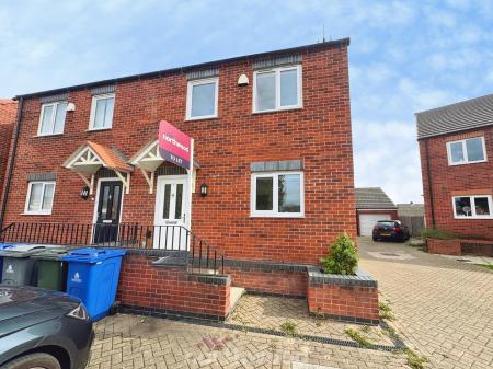 3 bedroom Semi-detached house to let in Church View Gardens, Moorends, Doncaster, DN8