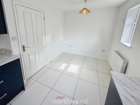 3 bedroom Semi-detached house to let in Church View Gardens, Moorends, Doncaster, DN8