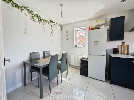 3 bedroom Semi-detached house to let in Church View Gardens, Moorends, Doncaster, DN8