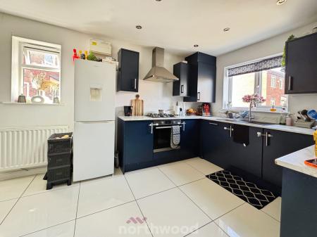 3 bedroom Semi-detached house to let in Church View Gardens, Moorends, Doncaster, DN8