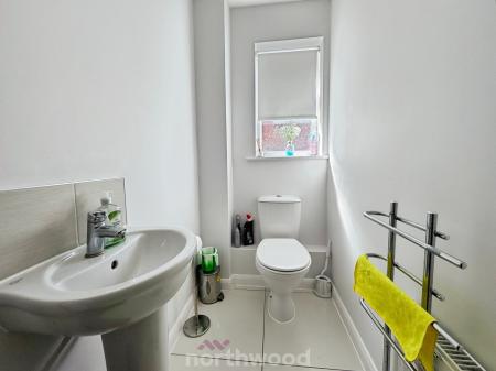 3 bedroom Semi-detached house to let in Church View Gardens, Moorends, Doncaster, DN8