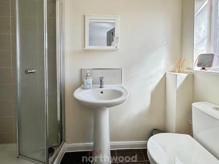 3 bedroom Semi-detached house to let in Church View Gardens, Moorends, Doncaster, DN8
