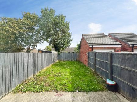 3 bedroom Semi-detached house to let in Church View Gardens, Moorends, Doncaster, DN8