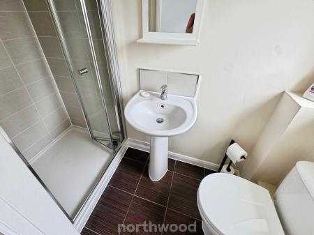 3 bedroom Semi-detached house to let in Church View Gardens, Moorends, Doncaster, DN8