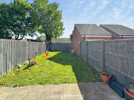 3 bedroom Semi-detached house to let in Church View Gardens, Moorends, Doncaster, DN8