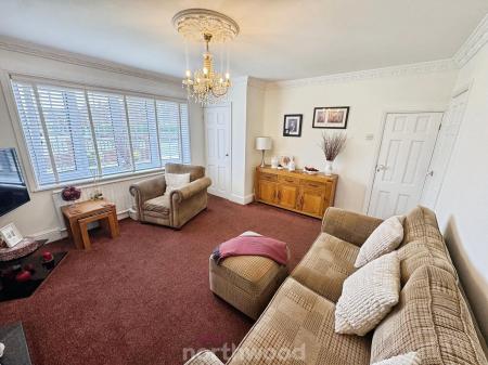 4 bedroom Semi-detached house for sale in Walnut Road, Thorne, Doncaster, DN8