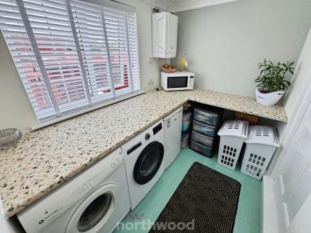 4 bedroom Semi-detached house for sale in Walnut Road, Thorne, Doncaster, DN8