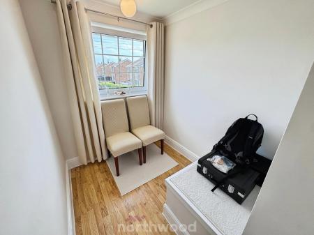 4 bedroom Semi-detached house for sale in Walnut Road, Thorne, Doncaster, DN8