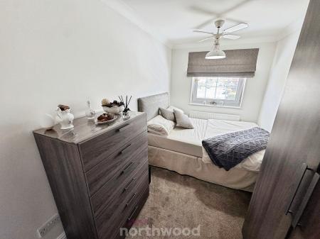 4 bedroom Semi-detached house for sale in Walnut Road, Thorne, Doncaster, DN8