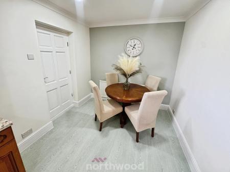 4 bedroom Semi-detached house for sale in Walnut Road, Thorne, Doncaster, DN8