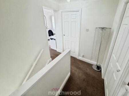 4 bedroom Semi-detached house for sale in Walnut Road, Thorne, Doncaster, DN8