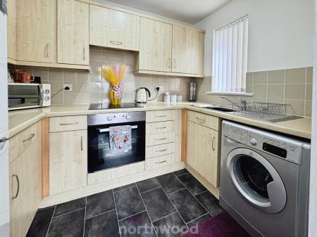 2 bedroom Flat to let in Dunstan Drive, Thorne, Doncaster, DN8