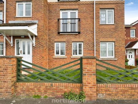 2 bedroom Flat to let in Dunstan Drive, Thorne, Doncaster, DN8