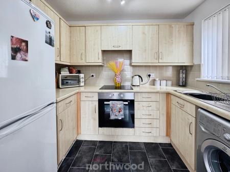 2 bedroom Flat to let in Dunstan Drive, Thorne, Doncaster, DN8