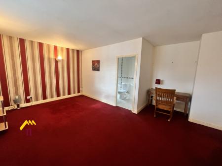 1 bedroom Flat to let in Church Street, Thorne, DN8