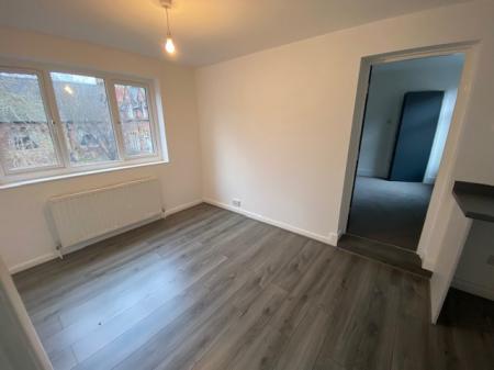 3 bedroom Flat to let in King Street, Thorne, Doncaster, DN8
