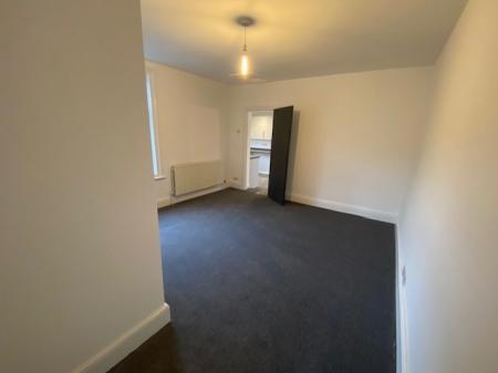 3 bedroom Flat to let in King Street, Thorne, Doncaster, DN8