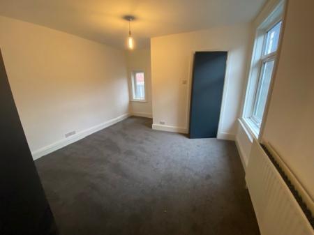 3 bedroom Flat to let in King Street, Thorne, Doncaster, DN8