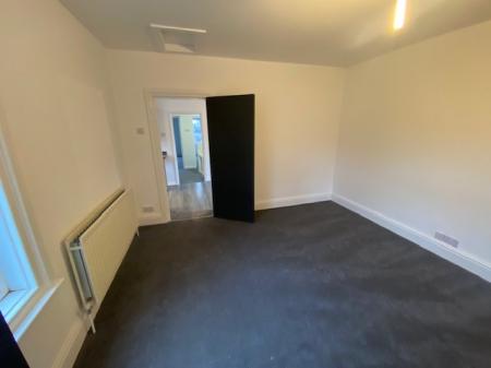 3 bedroom Flat to let in King Street, Thorne, Doncaster, DN8