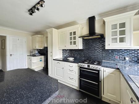 3 bedroom Detached bungalow for sale in Newfield Avenue, Moorends, Doncaster, DN8