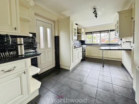 3 bedroom Detached bungalow for sale in Newfield Avenue, Moorends, Doncaster, DN8