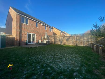 3 bedroom Semi-detached house to let in Garratt Way, Thorne, Doncaster, DN8