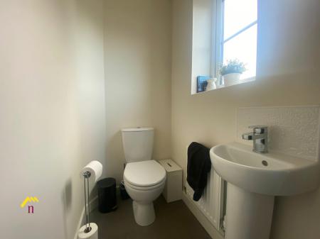 3 bedroom Semi-detached house to let in Garratt Way, Thorne, Doncaster, DN8