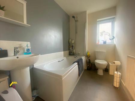 3 bedroom Semi-detached house to let in Garratt Way, Thorne, Doncaster, DN8