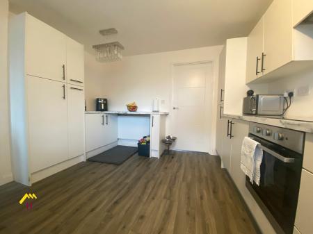 3 bedroom Semi-detached house to let in Garratt Way, Thorne, Doncaster, DN8