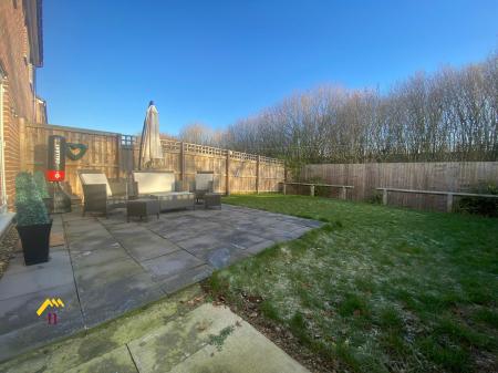 3 bedroom Semi-detached house to let in Garratt Way, Thorne, Doncaster, DN8