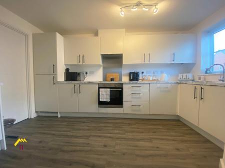 3 bedroom Semi-detached house to let in Garratt Way, Thorne, Doncaster, DN8