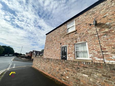 2 bedroom Flat to let in Hennessey Court, Thorne, DN8