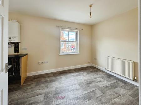 2 bedroom Flat to let in Hennessey Court, Thorne, DN8