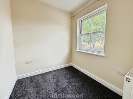 2 bedroom Flat to let in Hennessey Court, Thorne, DN8