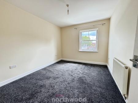 2 bedroom Flat to let in Hennessey Court, Thorne, DN8