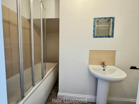 2 bedroom Flat to let in Hennessey Court, Thorne, DN8