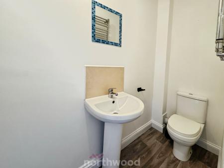 2 bedroom Flat to let in Hennessey Court, Thorne, DN8