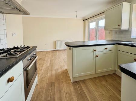 3 bedroom Semi-detached house to let in Grampian Way, Thorne, Doncaster, DN8