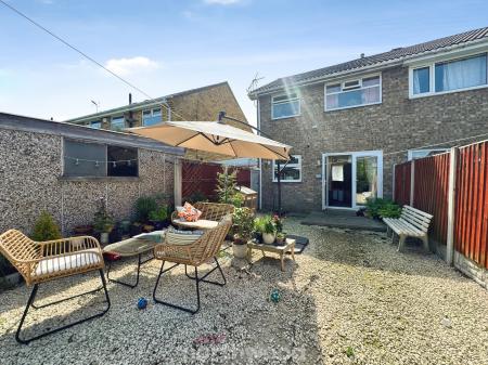 3 bedroom Semi-detached house to let in Grampian Way, Thorne, Doncaster, DN8