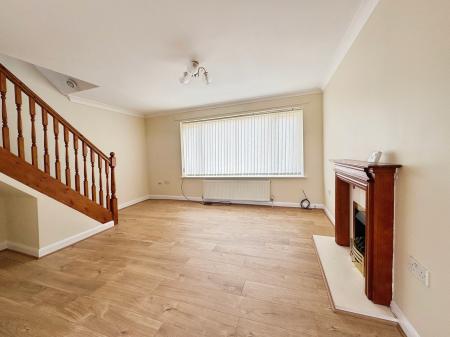 3 bedroom Semi-detached house to let in Grampian Way, Thorne, Doncaster, DN8