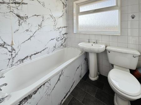 3 bedroom Semi-detached house to let in Grampian Way, Thorne, Doncaster, DN8