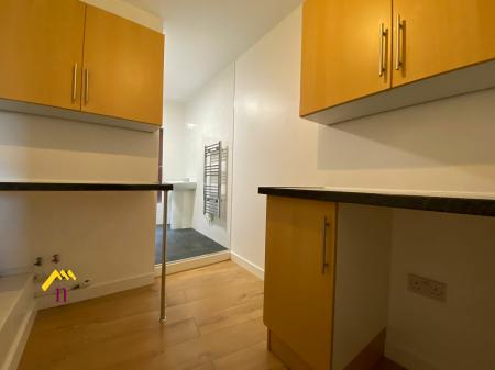 1 bedroom Flat to let in High Street, Crowle, DN17
