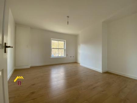 1 bedroom Flat to let in High Street, Crowle, DN17