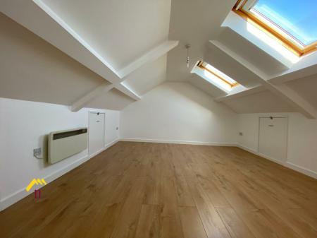 1 bedroom Flat to let in High Street, Crowle, DN17