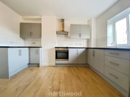 1 bedroom Flat to let in High Street, Crowle, DN17