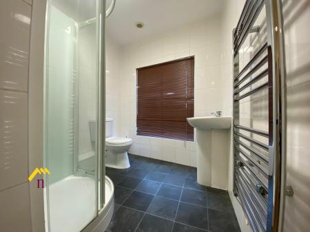 1 bedroom Flat to let in High Street, Crowle, DN17